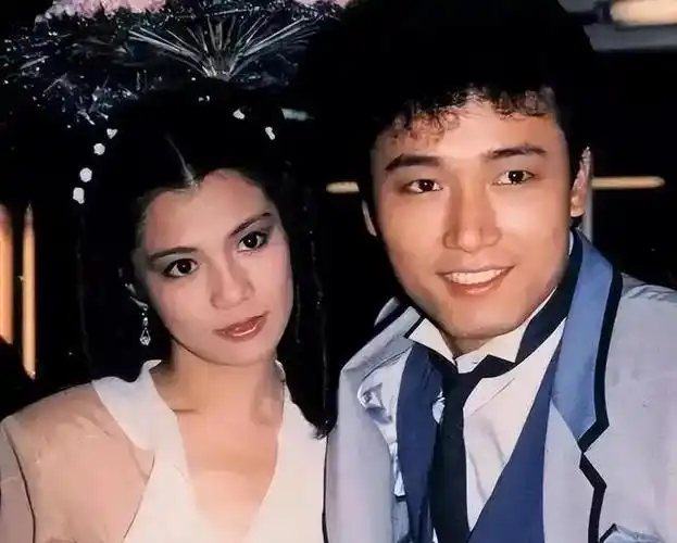 回顾戚美珍与苗侨伟恩爱32年现60岁依然精彩嫁对人是有多幸福