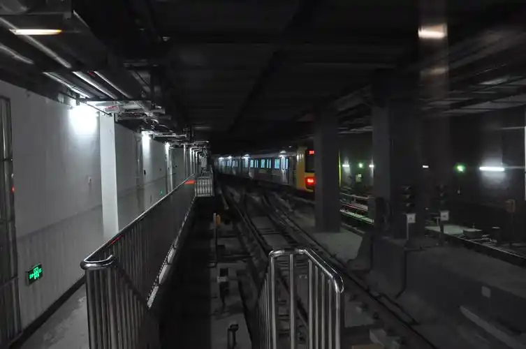 地铁到达终点站之后开往哪里直接掉个头开回去吗