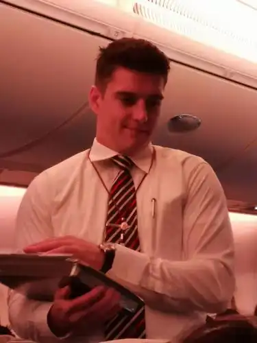 阿联酋航空的空少,帅!