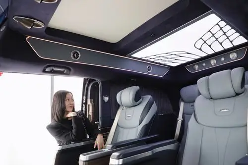 奔驰官方授权出品21款v级商务车正式下线这内饰到底好在哪