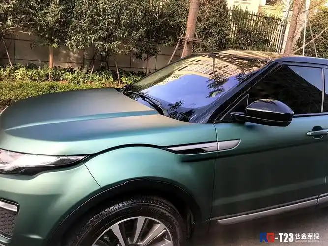 作为一辆越野型的suv,平时开车上路肯定会有泥巴或者石头剐蹭到车身