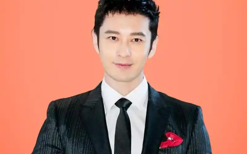 黄晓明隐瞒20年的干妈曝光,网友:难怪事业一飞冲天#黄晓明杨颖