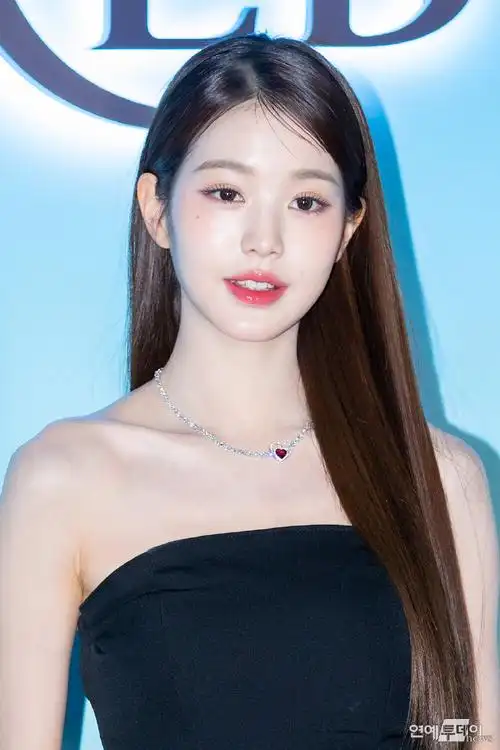 张元英超话92#张元英fred品牌大使#221119  fred活动新闻图15p11月