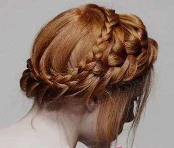 长头发女生怎么盘发