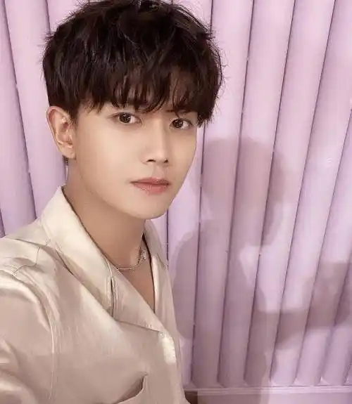 万茜晒vlog没开滤镜31岁任嘉伦暴露真实状态眼尾褶子不少