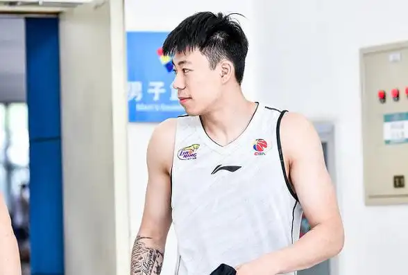 宣传海报的时候,发现2020-2021赛季的宣传中已经没有了张镇麟的身影