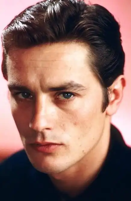 阿兰·德龙:和茜茜公主订婚,劈腿逃婚,晚年被日本女友控制虐待