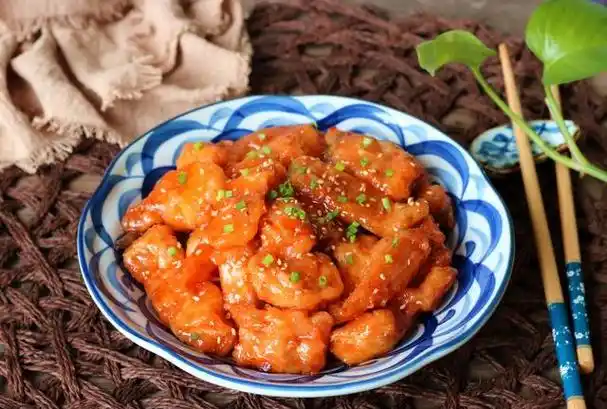 做糖醋鱼块,学会饭店的做法,上色透亮,嫩滑多汁,1周3次吃不腻|鱼块