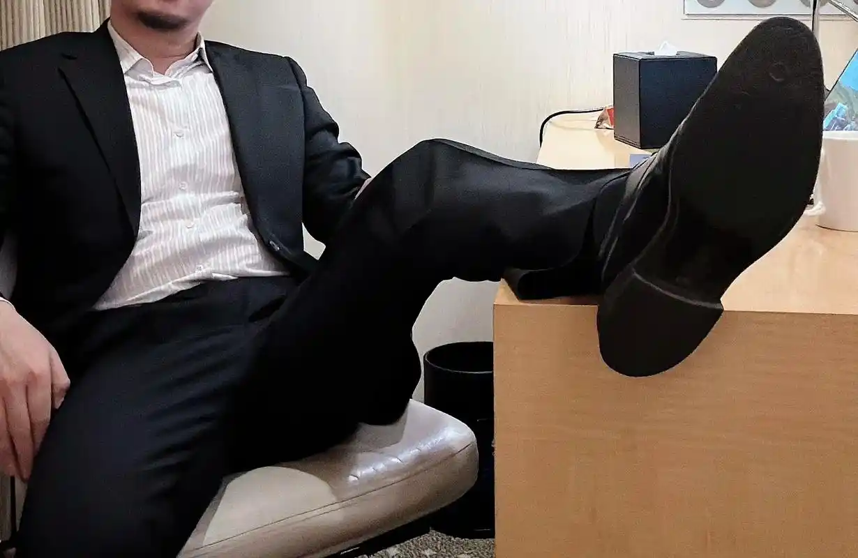 正装皮鞋 #正装男 #大叔 #男人变帅只需要一套西装 #成 - 抖音