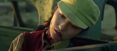 遭遇美军扫射而牺牲的志愿军女战士