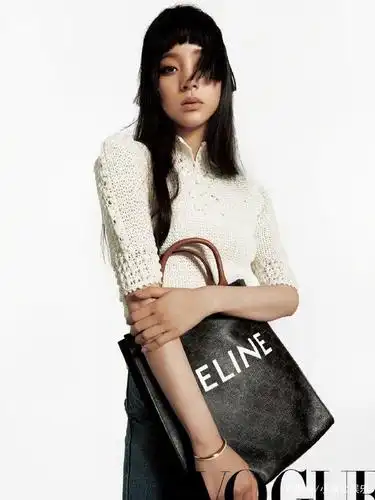 欧阳娜娜,女,2000年6月15日出生于台湾台北,中国台湾大提琴演奏家