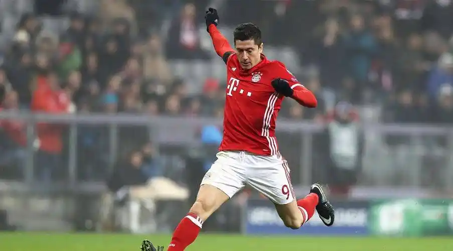 波兰籍足球运动员——世界顶尖的优秀前锋罗伯特·莱万多夫斯基