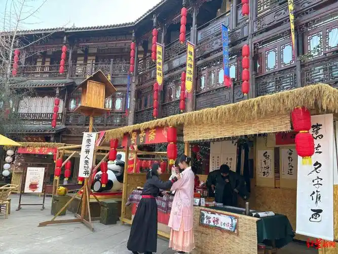 洛带古镇龙年"上新",来"电影里"出演属于你自己的大片