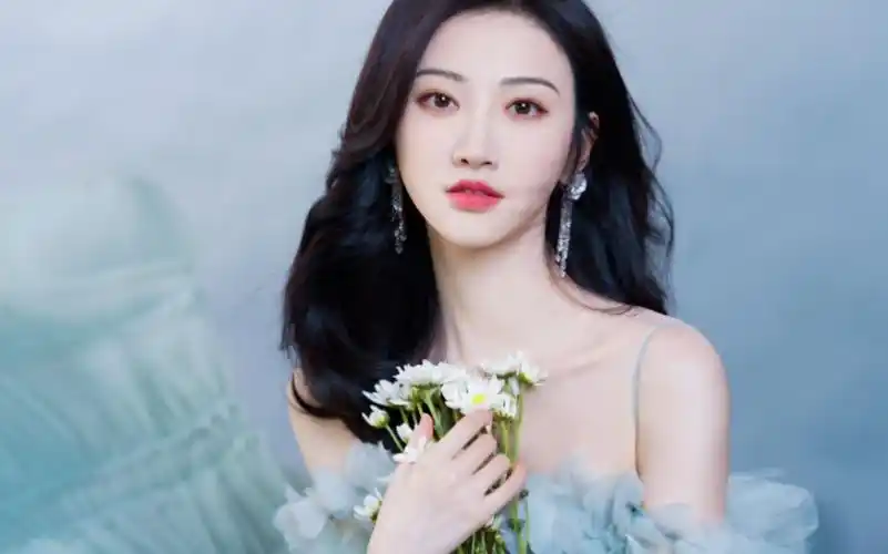 刘亦菲,欧阳娜娜,杨超越,景甜,范冰冰,ai 快来对比一下,觉得谁更漂亮?