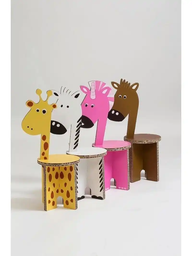 本期主题我们给大家分享一组在瓦楞纸上就能制作的可爱动物手工!