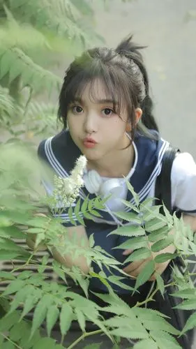 邻家女孩吊带裙甜美写真手机壁纸