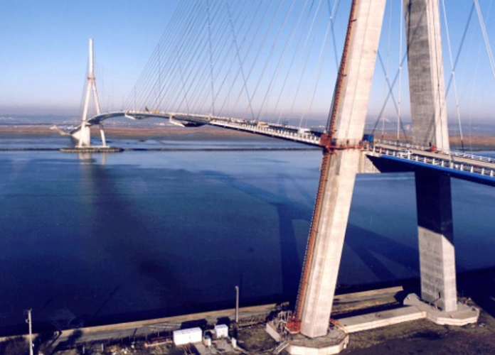 斜拉桥结构体系按照塔,梁,墩相互结合方式,可划分为