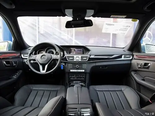 这是什么车 有换挡拨片 中控带表