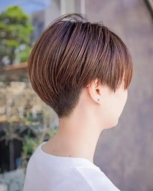 推后脖头锯齿头时尚分头烫卷波波头,好看不落伍,喜欢别错过|发型|短发