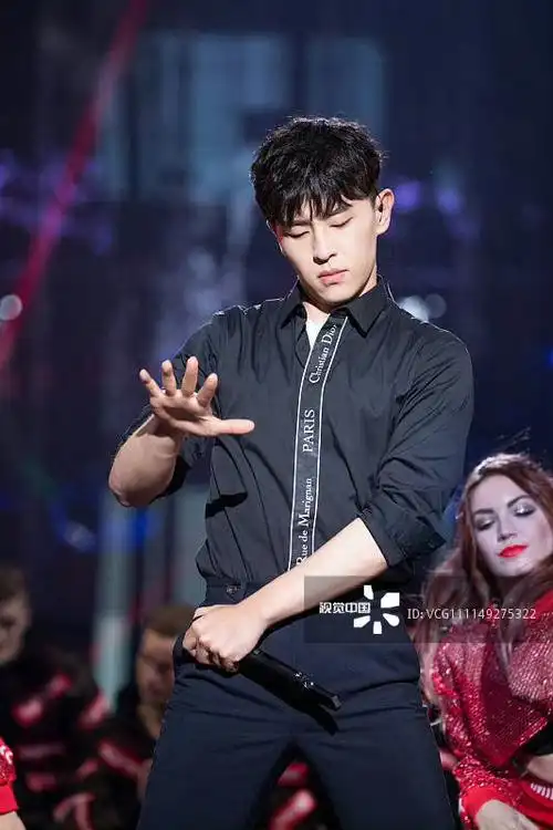 舞台伦至纯生图#邓伦