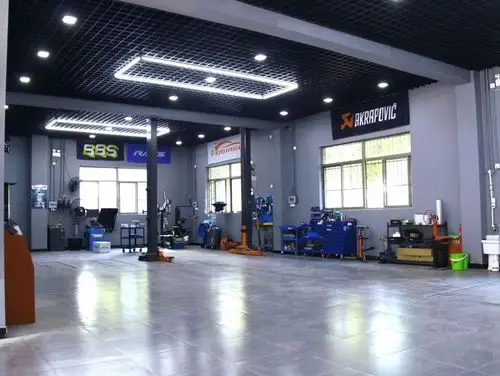 松江这家汽车改装店牛b轰轰