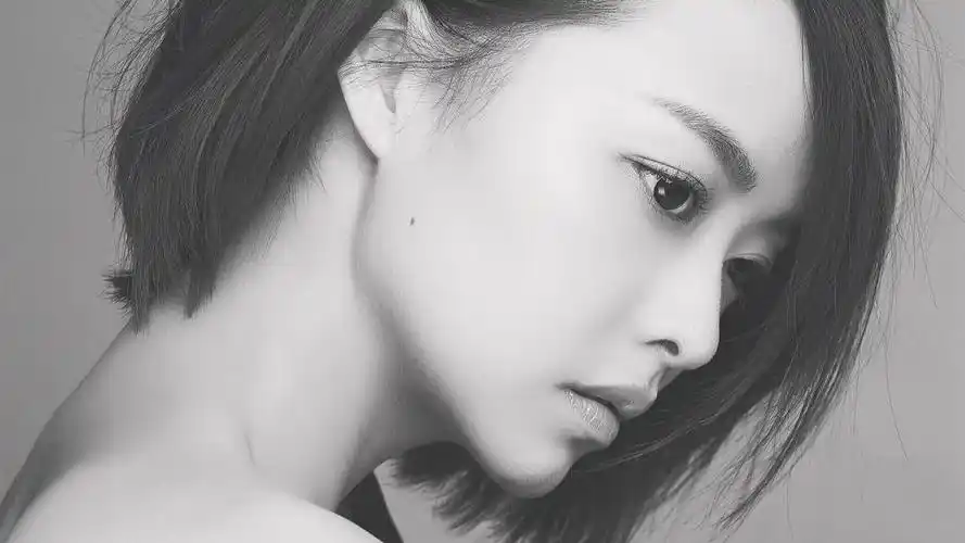 女神余心恬性感时尚写真,高清壁纸图片,大陆明星-回车桌面