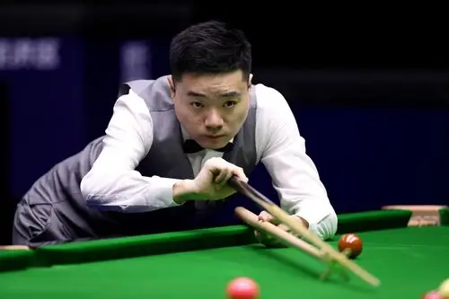 新华社照片,北京,2019年4月2日4月2日,丁俊晖在比赛中.