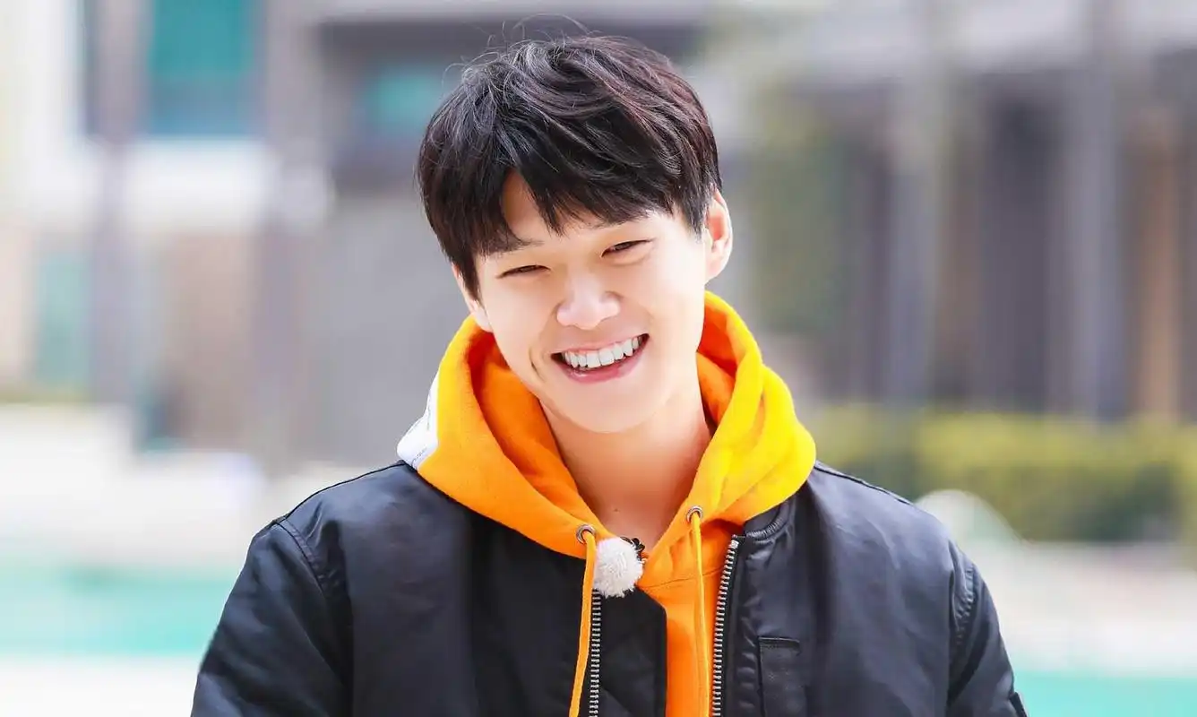 《没有一顿火锅解决不了的事》将在五一假期上映,倪妮,吴磊,靳东,赵今