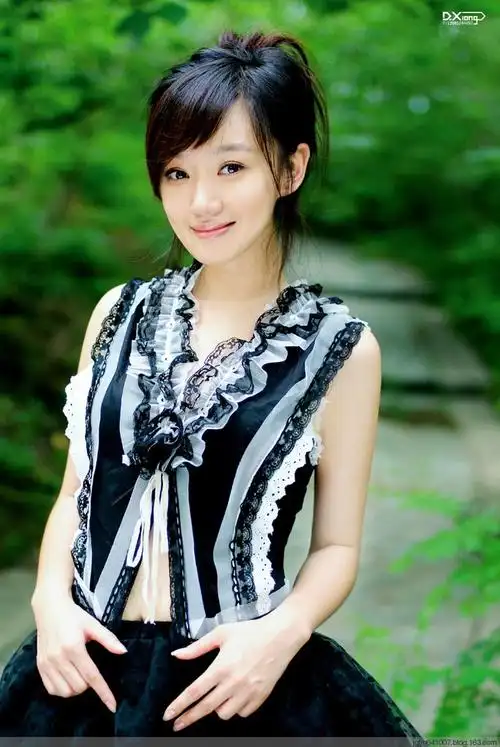 薛佳凝,1978年8月13日出生于黑龙江哈尔滨, 中国内地女演员