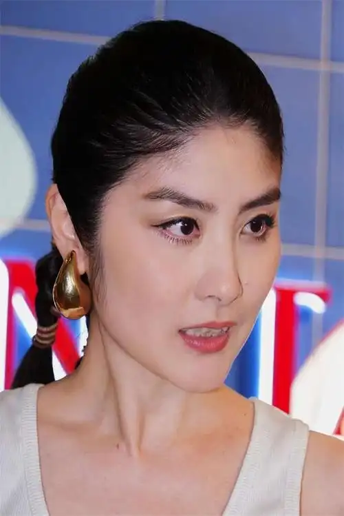 五十多岁的陈慧琳参加活动,皮肤q弹紧致,还是那么漂亮!