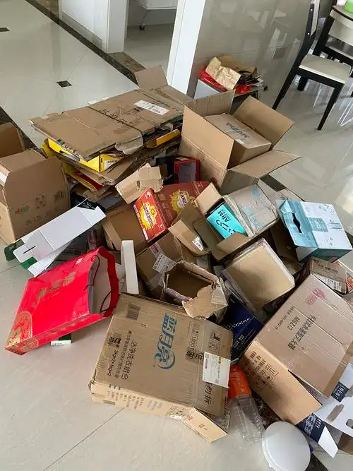 家里一堆纸盒需要卖掉,火车站这边有收废品的吗?
