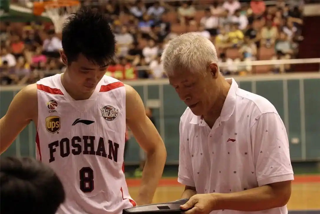 男篮教父蒋兴权:培养郭士强成主帅,80岁高龄还独自拎包坐地铁