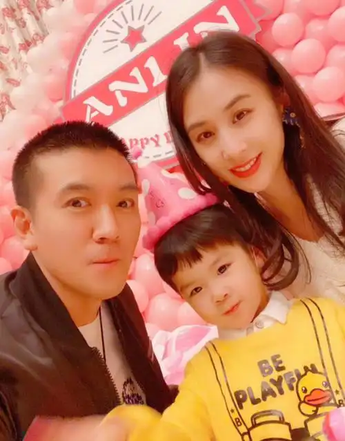 黄圣依一家给次子庆生安麟眉眼像妈太抢镜安迪稍显发福