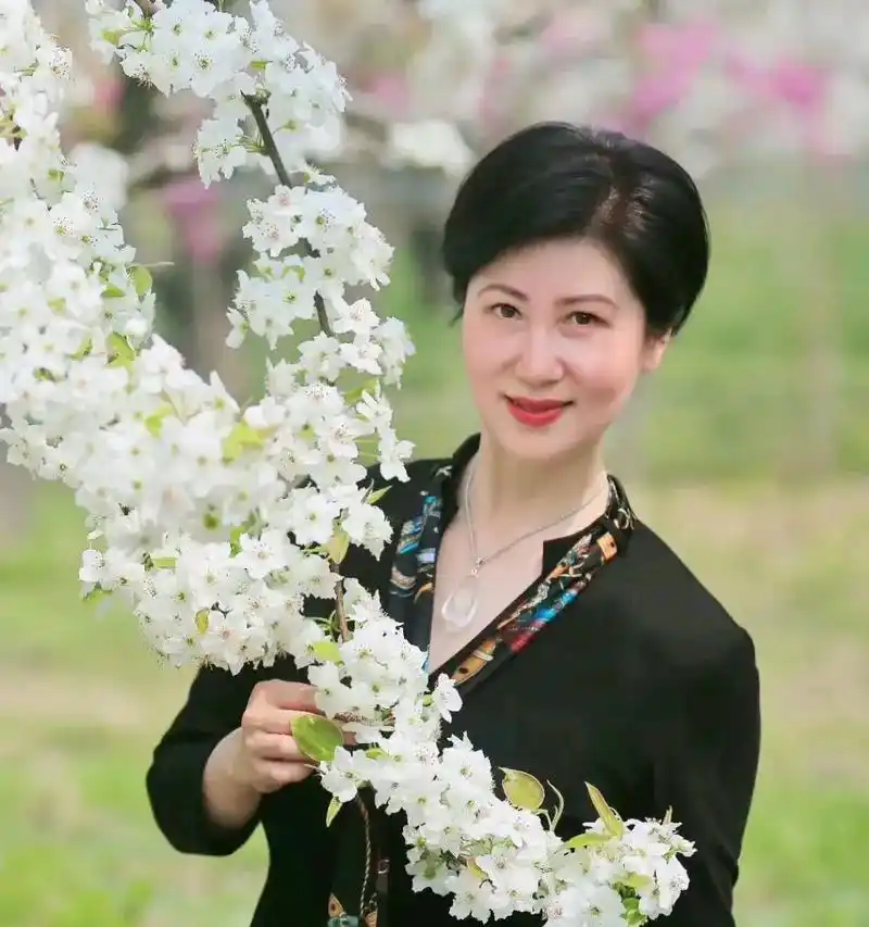 中年美妇气质优雅知性女神