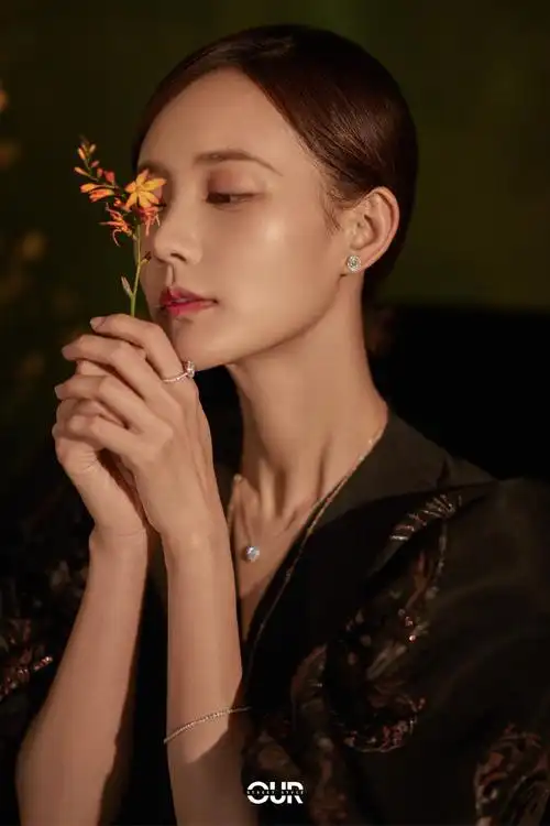 我们的街拍时刻【#她从画中来#】专题李一桐超话她从画中来,化蝶