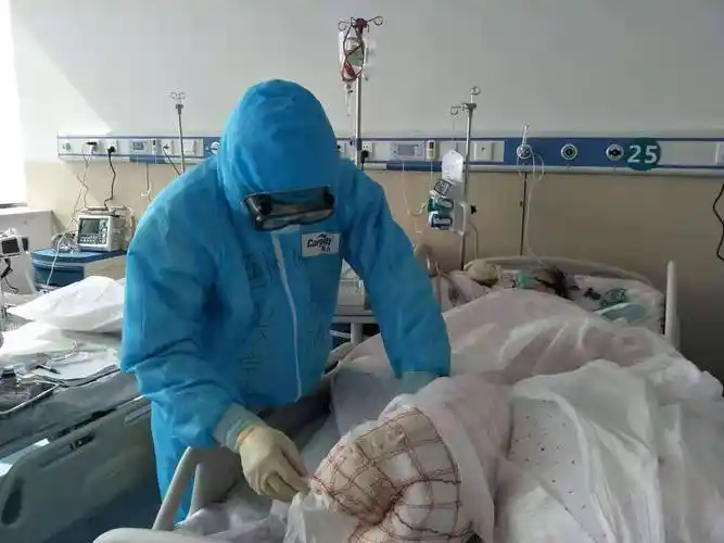 "大别山"疫区日记(四)我守着病人家属唯一的希望和寄托