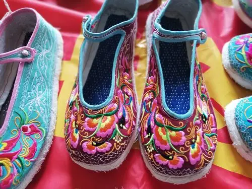 纯手工民族布鞋