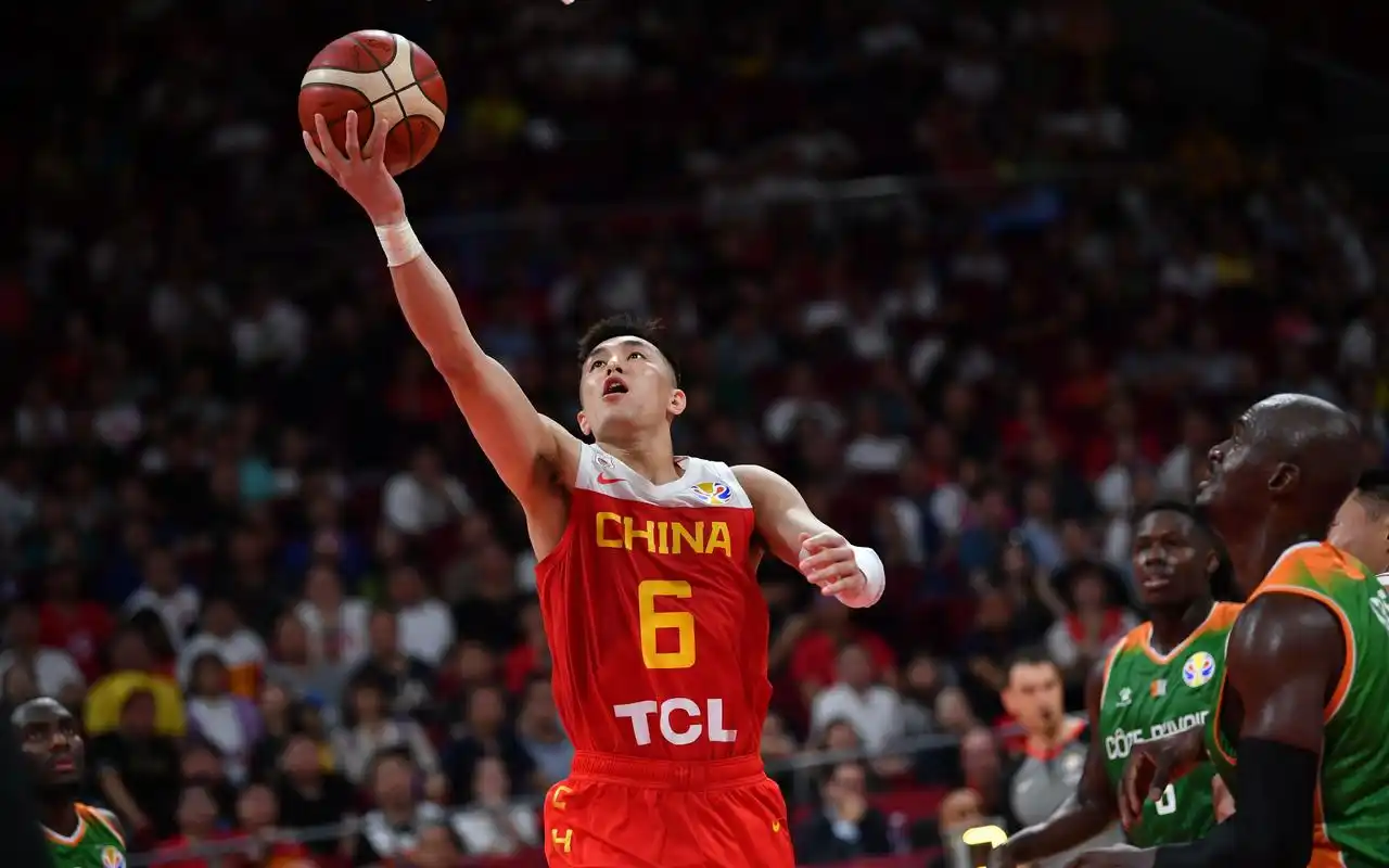 17分9次助攻,赛前秀暴扣的郭艾伦这一夜无所不能