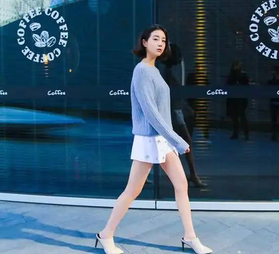 李溪芮到底经历了什么?居然用袜子配拖鞋穿出门,简直没眼看