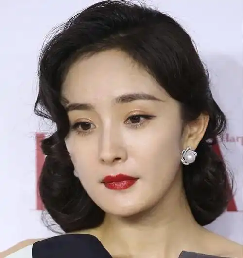 发际线危机的明星唐嫣杨幂脑门光秃王一博鞠婧祎离不开阴影粉