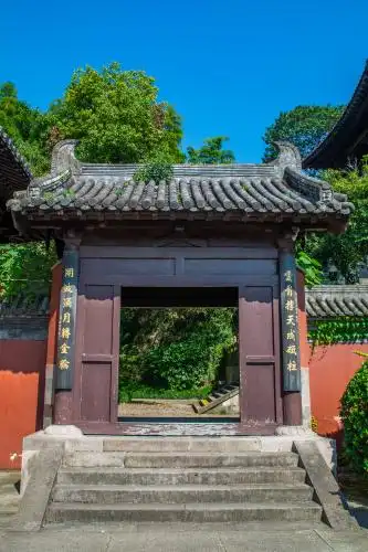 中国浙江绍兴柯岩风景区中式门头寺庙大门