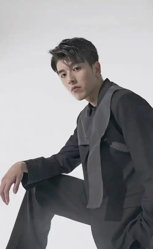 继少爷楠枫之后,霸总林锡又客串新角色苓妹的哥,露脸