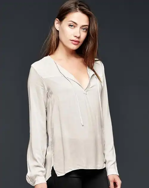 浅米色简约休闲半开襟长袖上衣