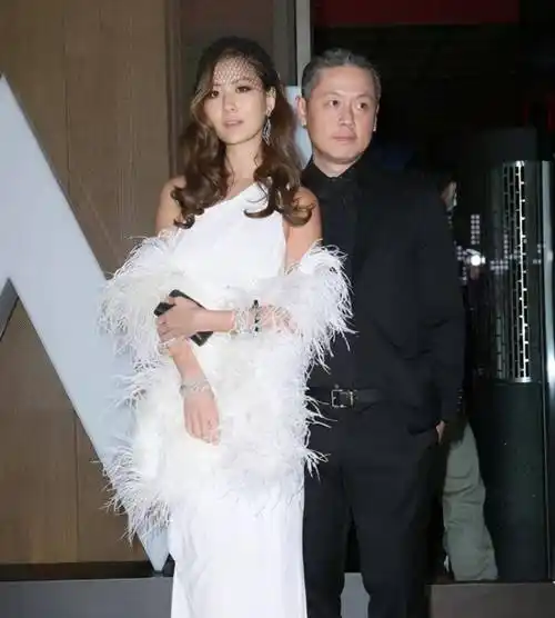 台第一名媛孙芸芸,冻龄20年把老公熬成爹,与女儿像姐妹_廖镇汉_明星