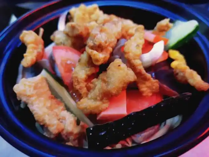 美食探店丨晓彭肥肠鸡升级整合砂锅菜打造聚餐新场景