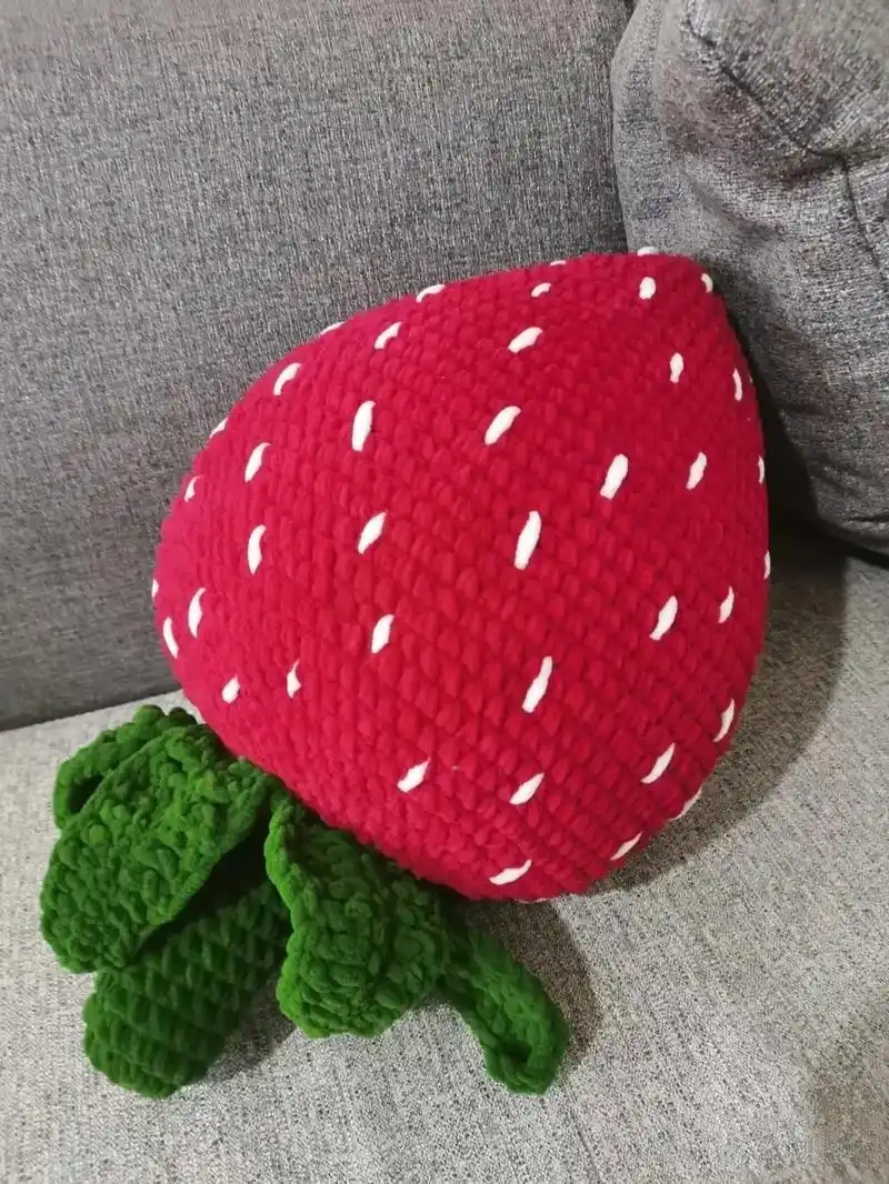 手工 #钩织图解 #抱枕 草莓抱枕钩织图解,冰条线,毛绒绒