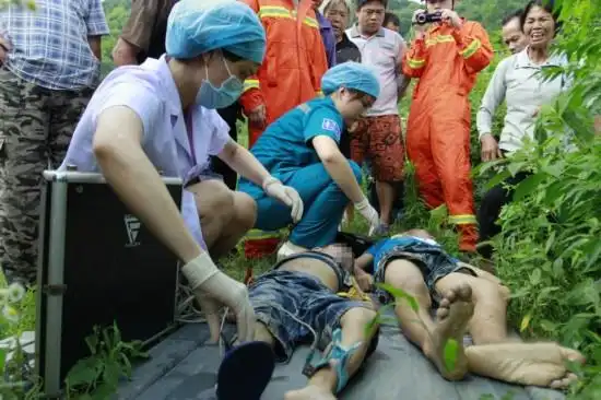 湖南省娄底市娄星区万宝镇新致村两名小学生在池塘游泳时不幸溺水身亡