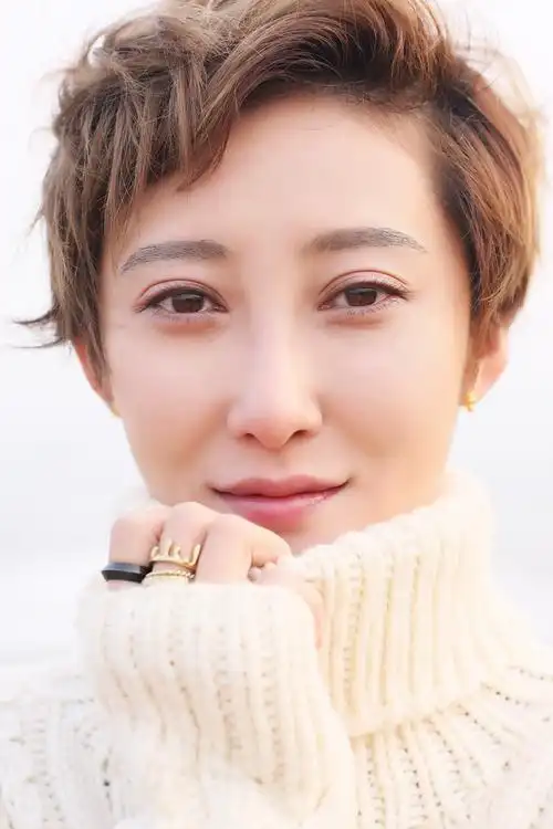 短发女人也可以性感的可爱影视演员杨梓墨