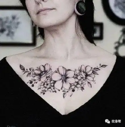 女生前胸纹身图案大全性感撩人8