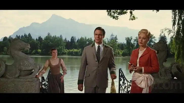 《音乐之声》改编自同名舞台剧(而舞台剧又改编自玛丽亚的自传),风格